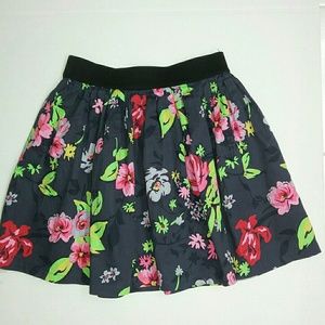 🌴Plastic Island Floral Skirt (Junior's)